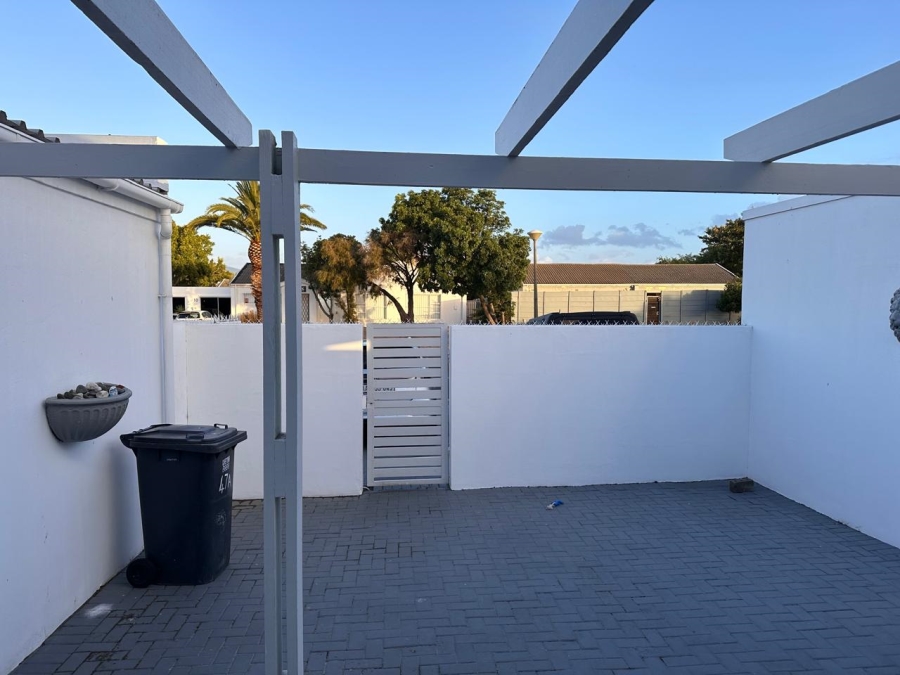 To Let 3 Bedroom Property for Rent in Table View Western Cape